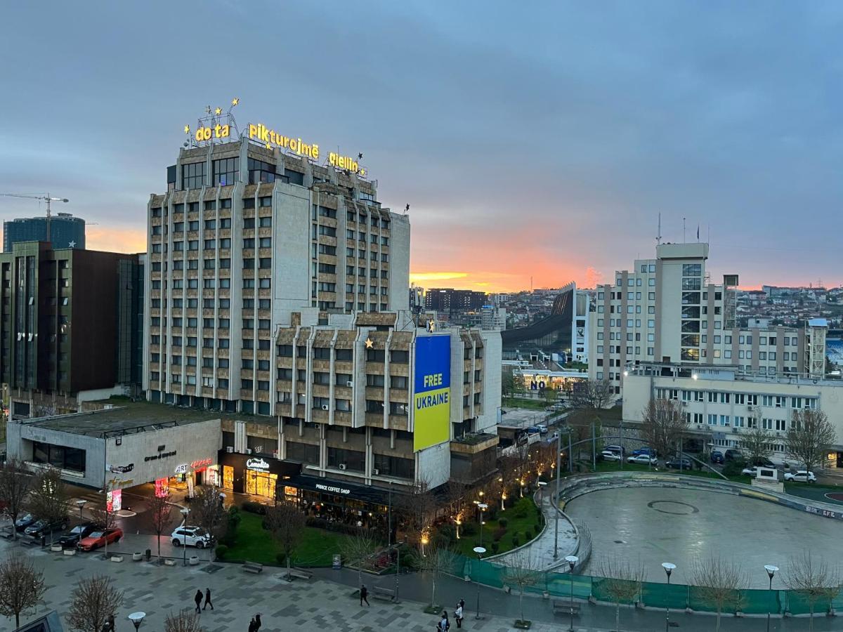 Yellowhouse Πρίστινα Εξωτερικό φωτογραφία